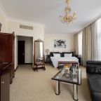 De Luxe (С двуспальной кроватью с балконом), Бутик-Отель The Rooms Boutique Hotel