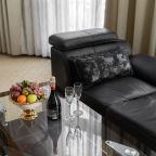 De Luxe (С двуспальной кроватью с балконом), Бутик-Отель The Rooms Boutique Hotel