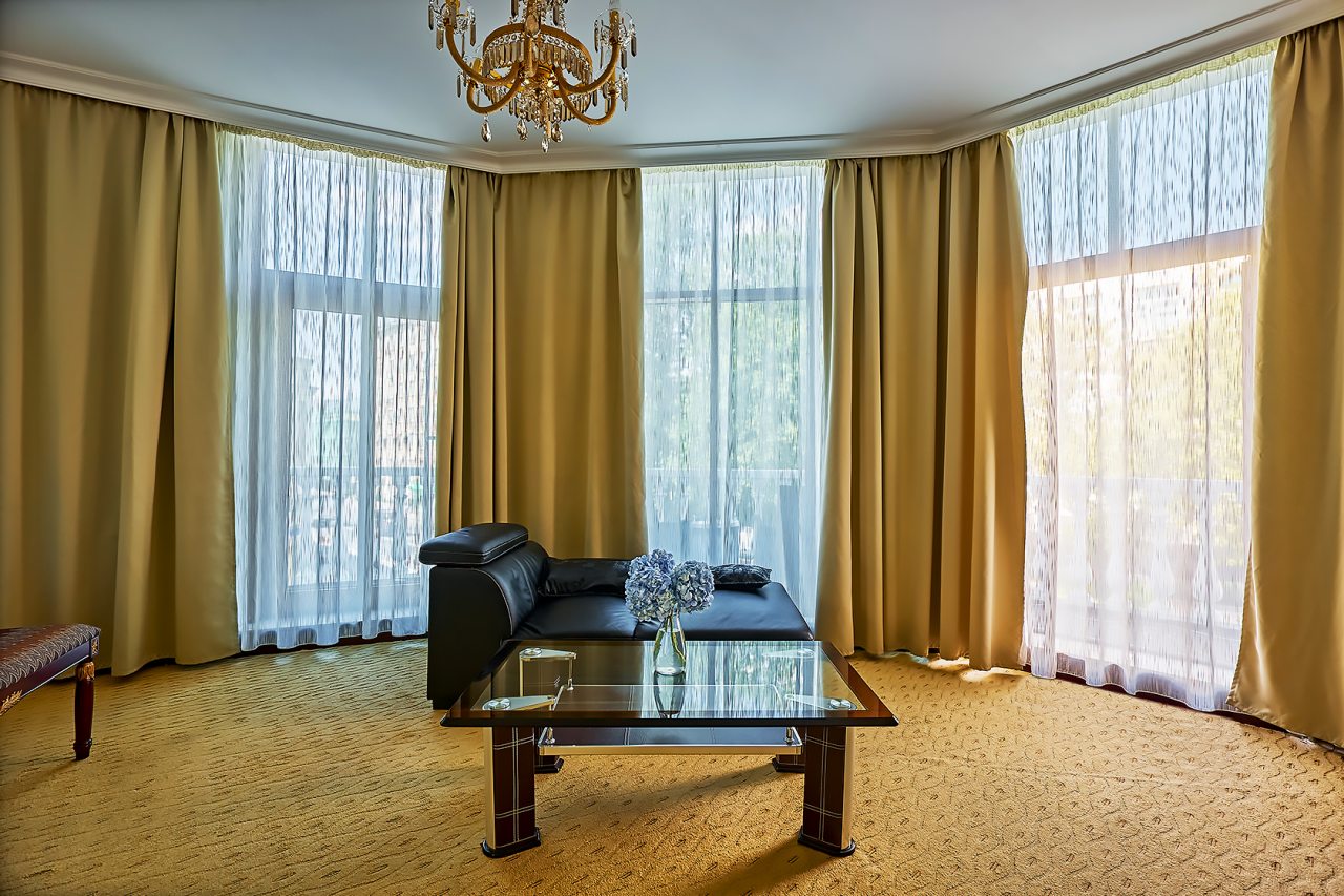 De Luxe (С двуспальной кроватью с балконом), Бутик-Отель The Rooms Boutique Hotel