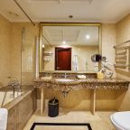 Делюкс (С двуспальной кроватью с балконом), Бутик-Отель The Rooms Boutique Hotel