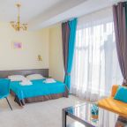 Студио, Отель Кавказ