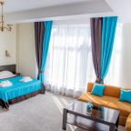 Студио, Отель Кавказ