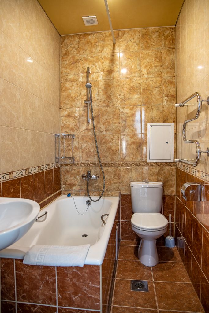 Студио, Отель Кавказ