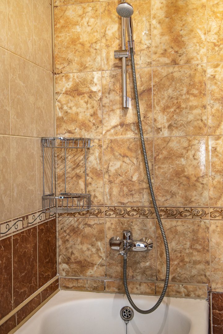 Студио, Отель Кавказ