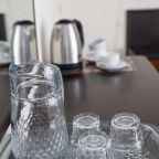 Студио, Отель Кавказ