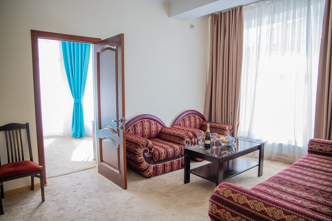 Люкс (С балконом), Отель Кавказ