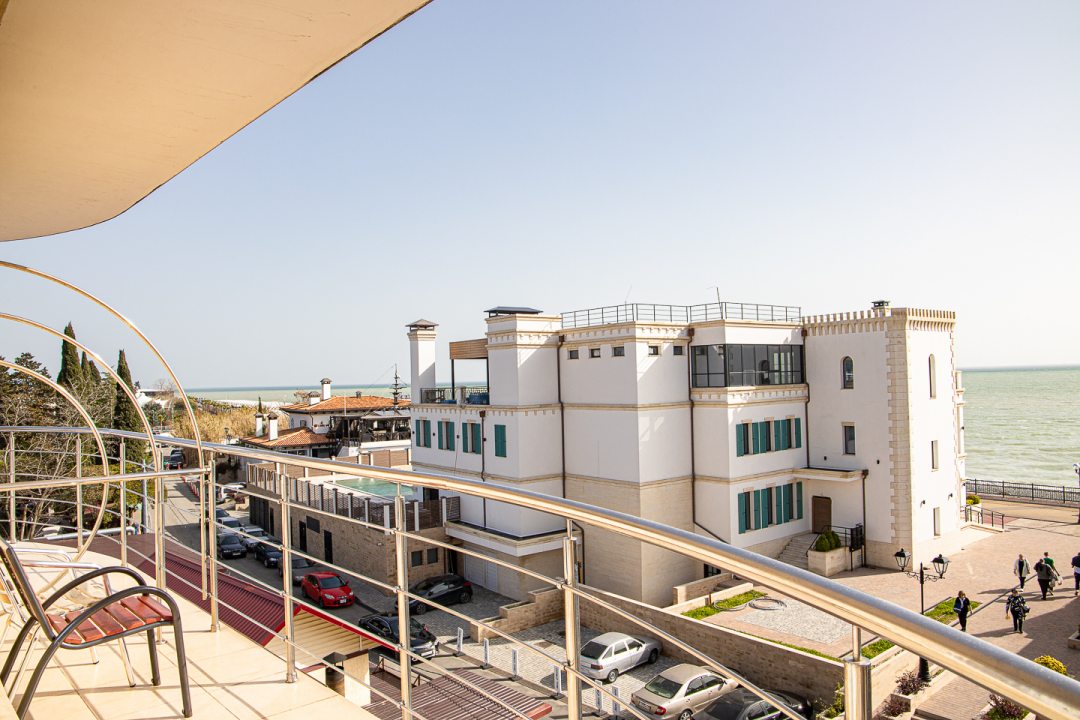 Люкс (С балконом), Отель Кавказ