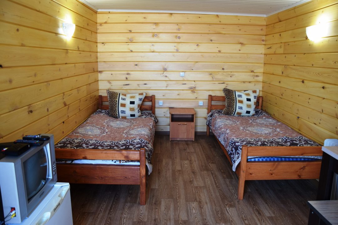 Двухместный (Двухместный номер с 2 отдельными кроватями и общей ванной комнатой) гостиницы Shamanka, Хужир