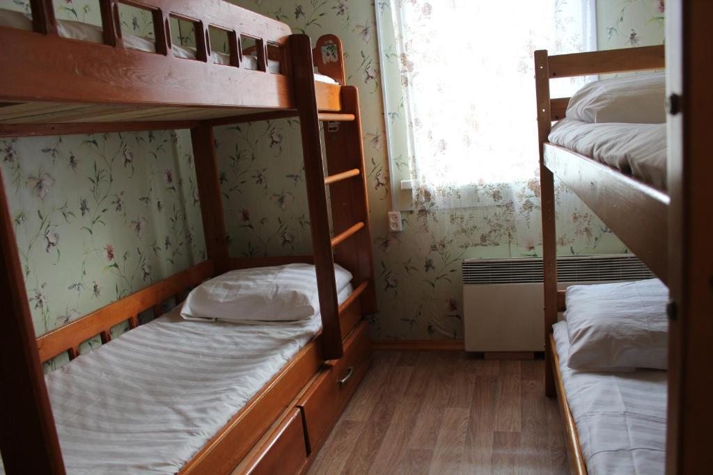 Четырехместный (Четырехместный номер эконом-класса) гостевого дома Baical-camp, Бугульдейка