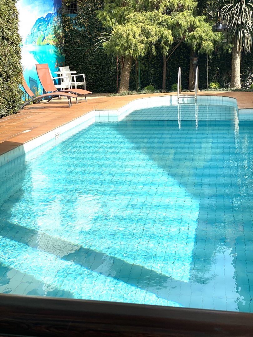 Открытый плавательный бассейн, Отель ArtRoom Sochi