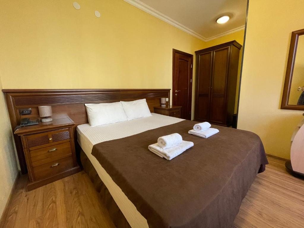 Двухместный (Стандартный двухместный номер с 1 кроватью или 2 отдельными кроватями и балконом) отеля Касабланка, Адлер