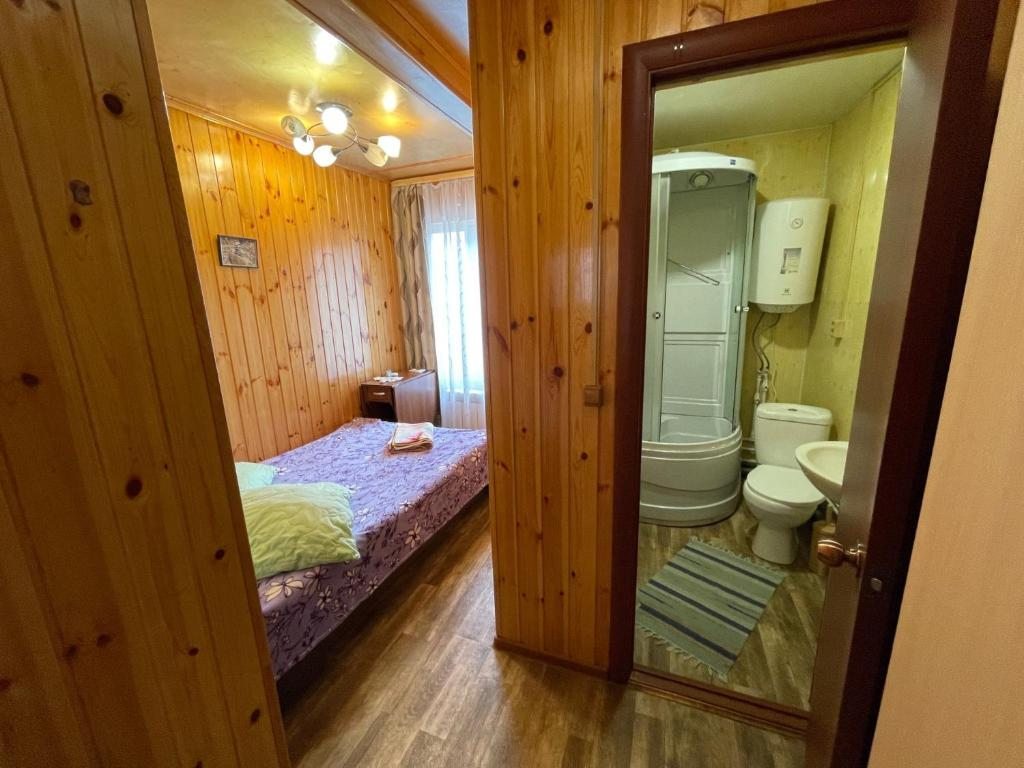 Двухместный (Небольшой двухместный номер с 1 кроватью) отеля У Михалыча, Большое Голоустное