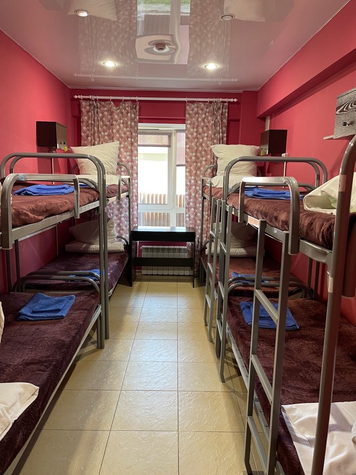 Восьмиместный (№5 Место с восьмиместном номере для мужчин) хостела Арт-хостел, Иркутск