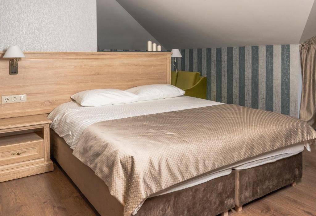 Двухместный (Улучшенный двухместный номер с 1 кроватью или 2 отдельными кроватями, вид на город) загородного отеля Теплица Парк, Одинцово