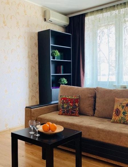 Комфортная , уютная 2-х комнатная квартира с балконом и парковкой в центре города Ростова-на-Дону, на Красноармейской улице