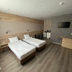 Семейный (Апартаменты семейные), Home Hotel