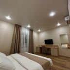 De Luxe (Делюкс), Отель Кипарис