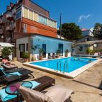 Баня, Blue Marlin Hotel