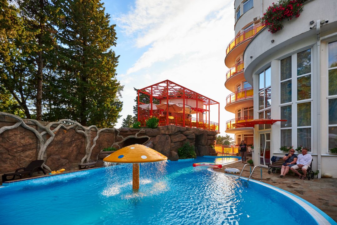 Открытый плавательный бассейн, Deesa-hotel