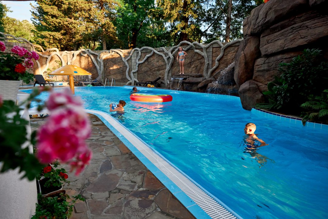 Открытый плавательный бассейн, Deesa-hotel