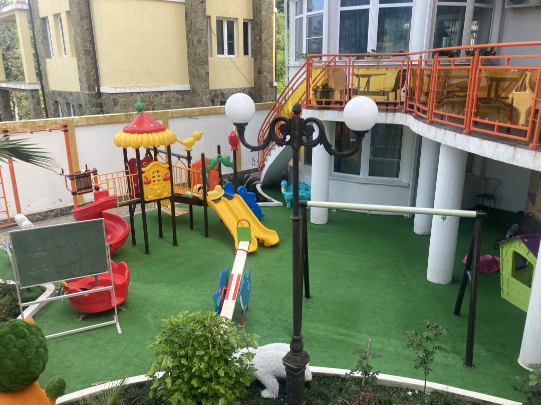 Детская площадка на улице, Deesa-hotel