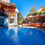 Открытый плавательный бассейн, Гостевой дом Deesa-hotel