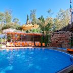 Открытый плавательный бассейн, Гостевой дом Deesa-hotel