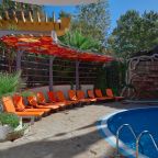 Террасса у бассейна, Гостевой дом Deesa-hotel