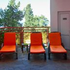 Террасса у бассейна, Гостевой дом Deesa-hotel