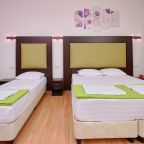 Трехместный (Семейный  с балконом  (3 СТ Б)), Гостиница Диса