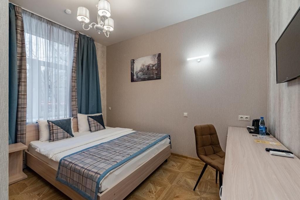 Двухместный (Стандартный номер с кроватью размера «king-size») мини-отеля Дюжина, Москва