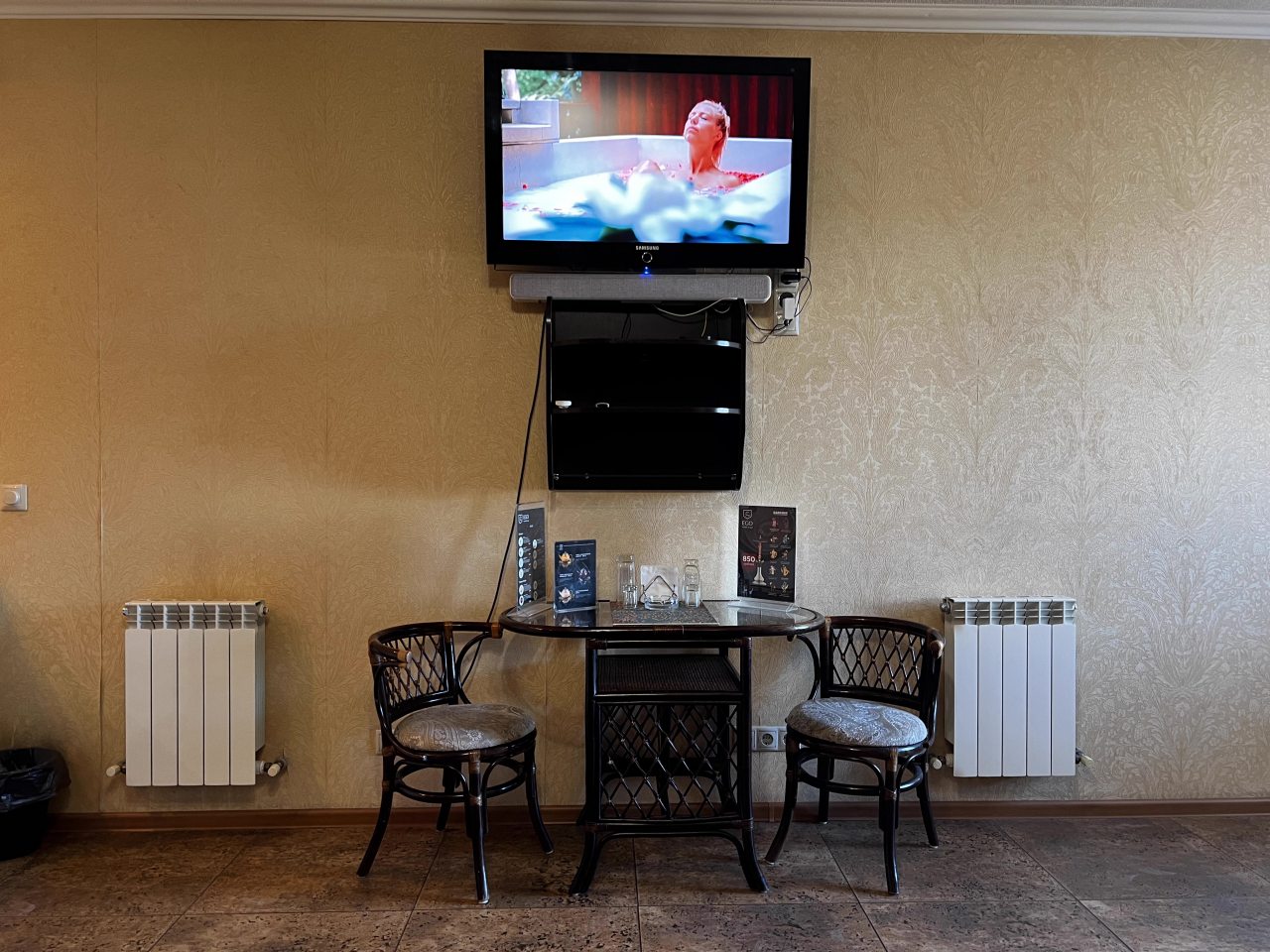 Люкс, Отель EGO