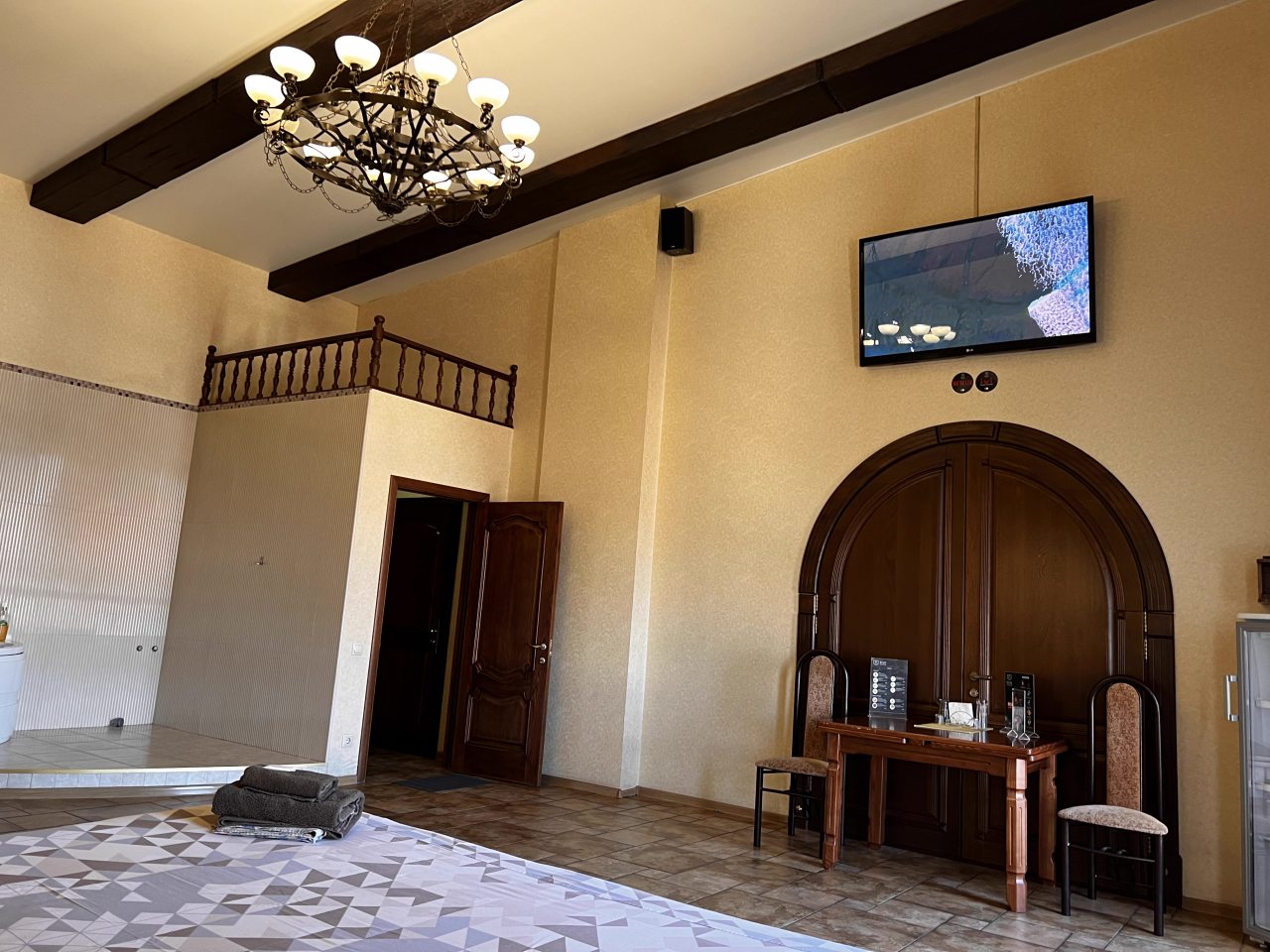 De Luxe (Просторный Люкс), Отель EGO