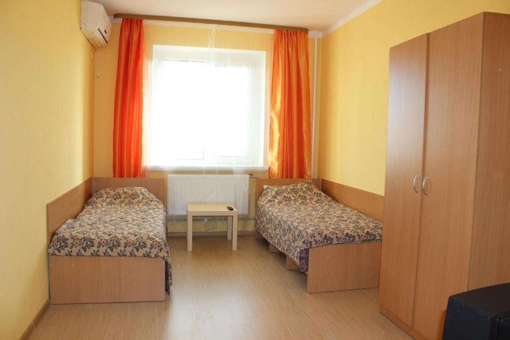 Двухместный (Двухместный номер с 2 отдельными кроватями) хостела Комнаты Посуточно на Черкасской, Краснодар