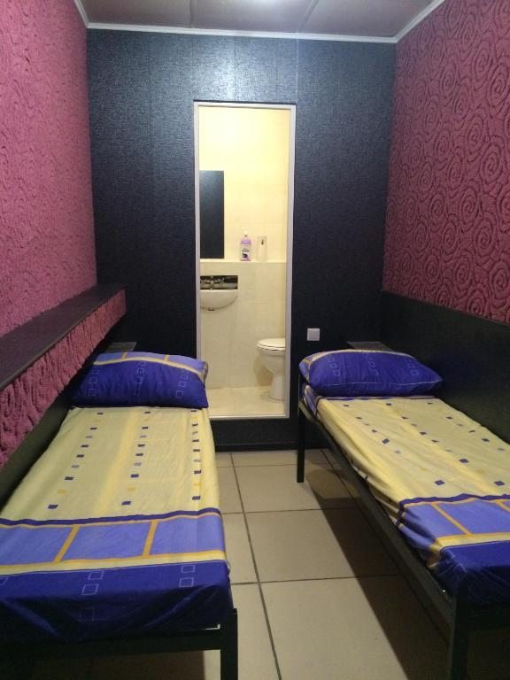Двухместный (Двухместный номер с 2 отдельными кроватями и душем) хостела Сити-Хостел, Краснодар