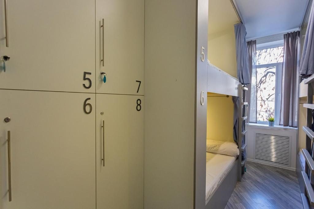 Номер (Односпальная кровать в общем номере с 6 кроватями) хостела Шухов, Краснодар