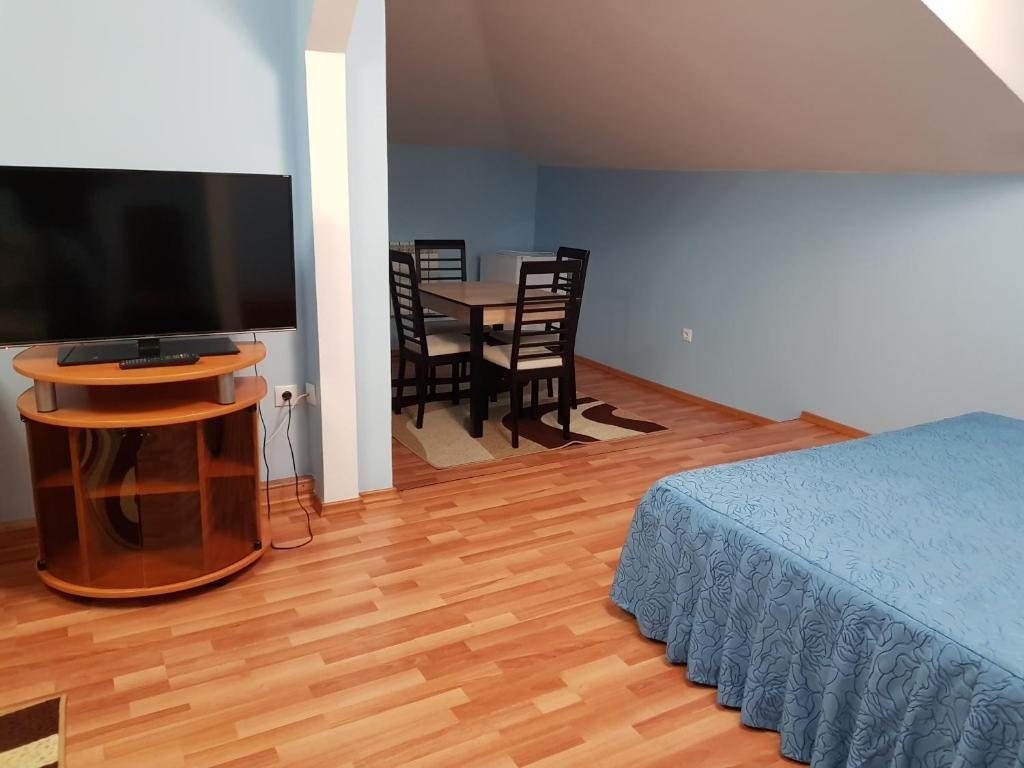 Трехместный (Классический трехместный номер), Отель Ной