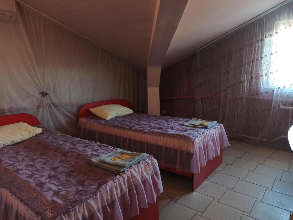 Двухместный (405, С 2 отдельными кроватями и ванной комнатой) отеля Арсенал, Сенинские Дворики