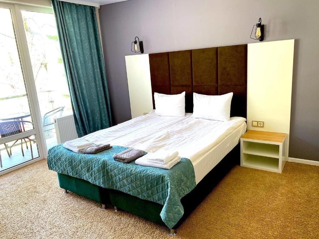 Двухместный (Двухместный номер с 1 кроватью или 2 отдельными кроватями и дополнительной кроватью) мини-отеля ICEBERG, Архыз