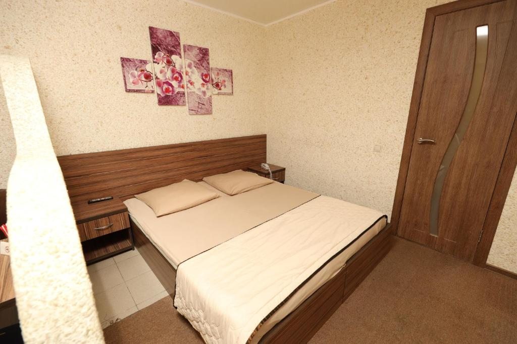 Двухместный (Небольшой двухместный номер с 1 кроватью или 2 отдельными кроватями) отеля Либерти, Саратов