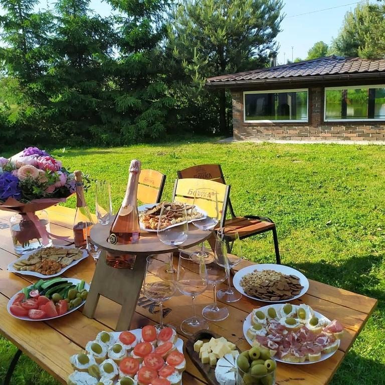 Номер (Дом для отпуска), Отель Дом на берегу озера