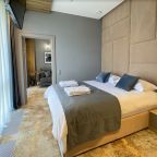 Четырехместный (Двухкомнатный люкс с ванной комнатой Executive Luxe), LOFT Hotel & SPA