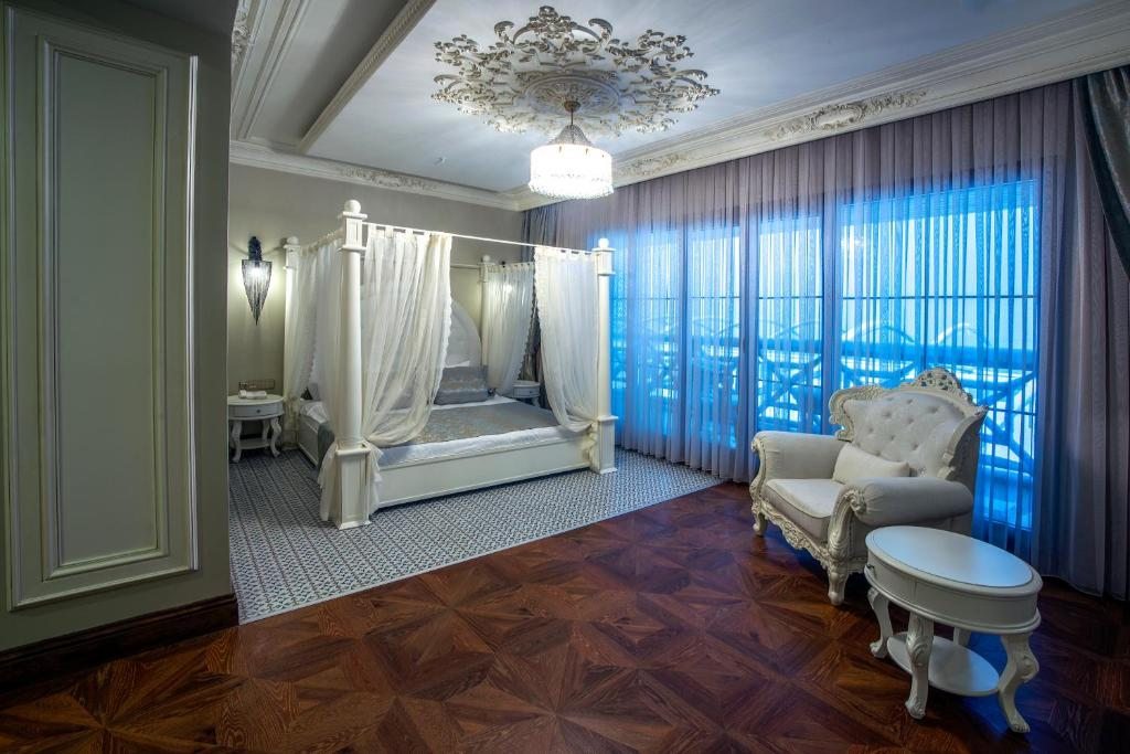 Сьюит (Люкс с кроватью размера «king-size» и видом на море) отеля Babillon Hotel Spa & Restaurant, Ризе