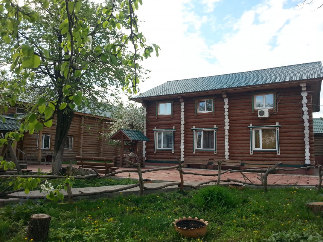 сад, GuestHouse Izba