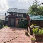 Сад, Гостиница Изба