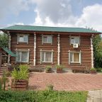 Сад, Гостиница Изба