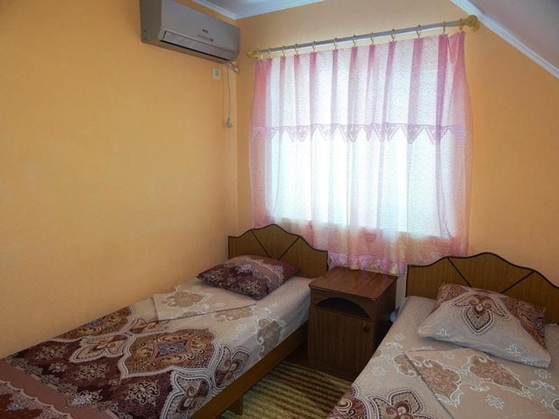 Двухместный (Бюджетный двухместный номер с 2 отдельными кроватями) гостевого дома Аракс, Лазаревское