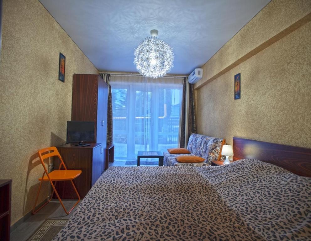 Двухместный (Небольшой двухместный номер с 1 кроватью или 2 отдельными кроватями) гостевого дома Колос, Лазаревское
