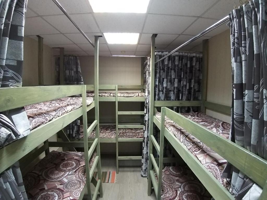 Номер (Спальное место на двухъярусной кровати в общем номере для мужчин) хостела Admiral house, Владивосток