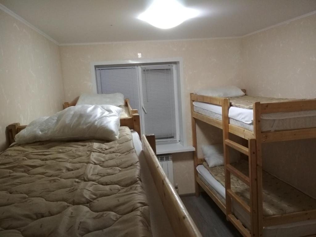 Шестиместный Мужской (Спальное место на двухъярусной кровати в общем номере для мужчин) гостевого дома Болхов